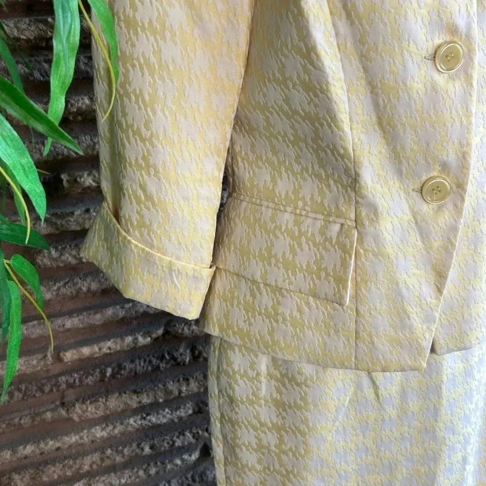 Mackie by Bob Mackie Pale Yellow White Scoop Neck Dressy Suit